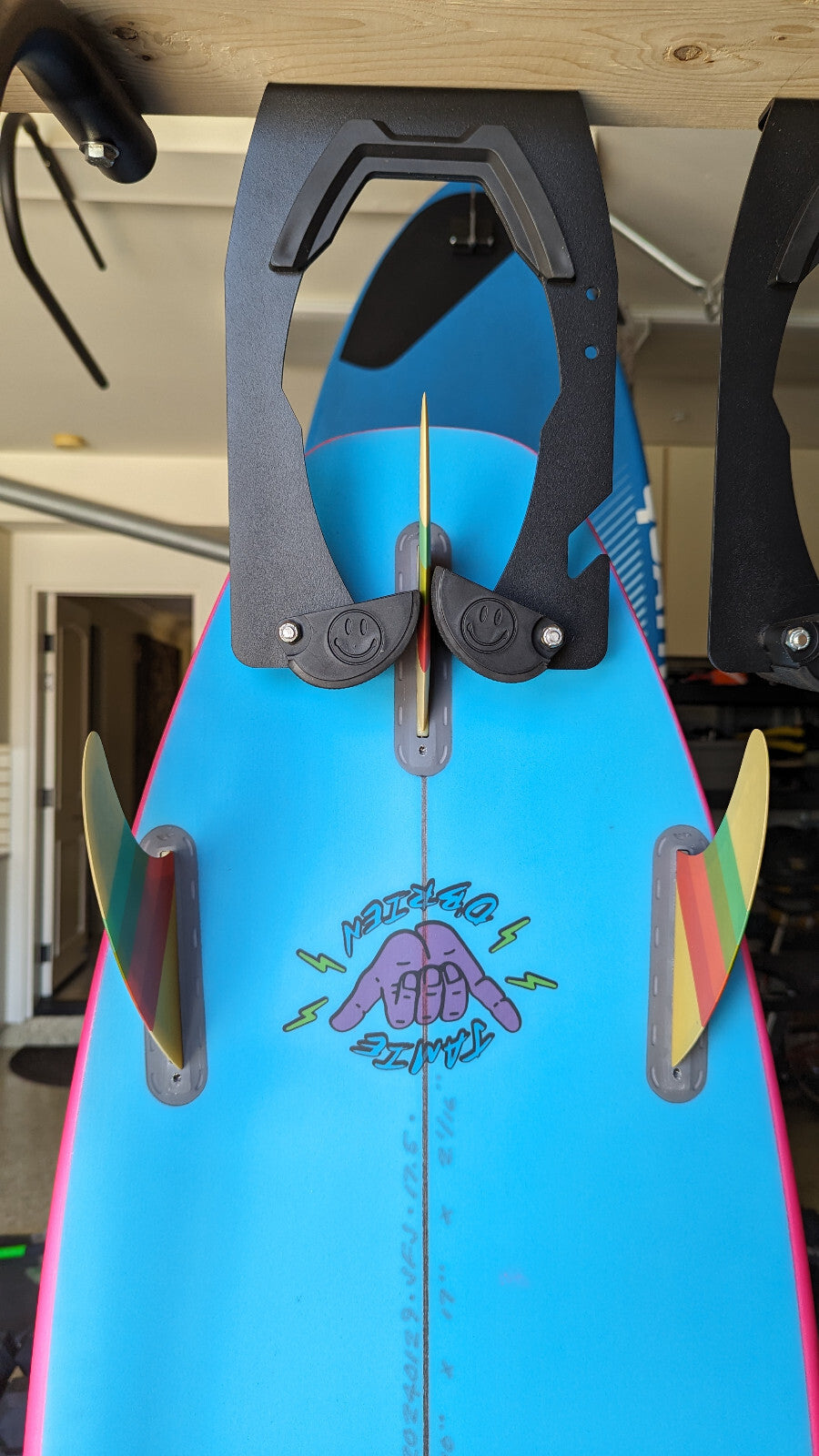 Smile-Grabber wall mount rack detail